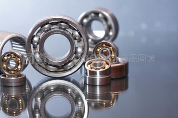 玻璃上的滾珠軸承 精密傳動與特種軸承的獨(dú)特應(yīng)用